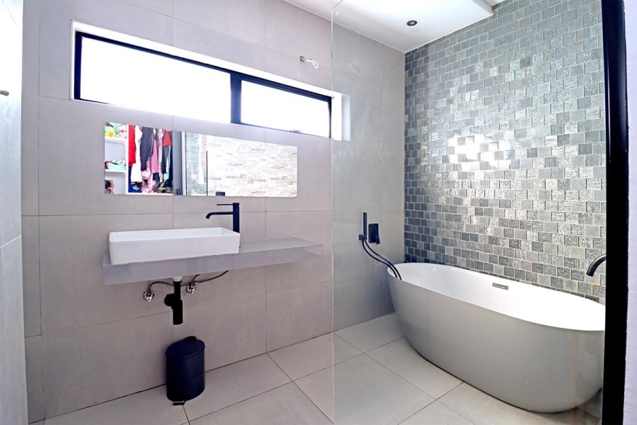 4 Bedroom Property for Sale in Blue Valley Golf Estate Gauteng