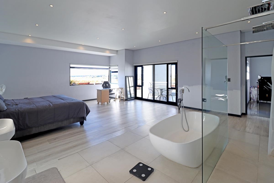 4 Bedroom Property for Sale in Blue Valley Golf Estate Gauteng