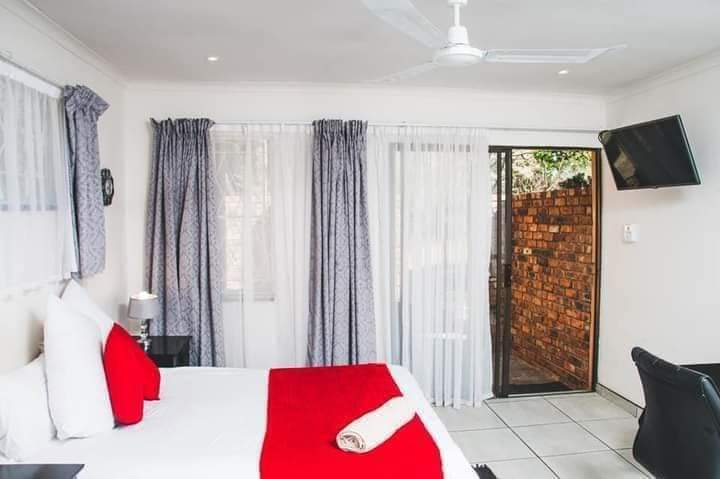 8 Bedroom Property for Sale in Ferndale Gauteng