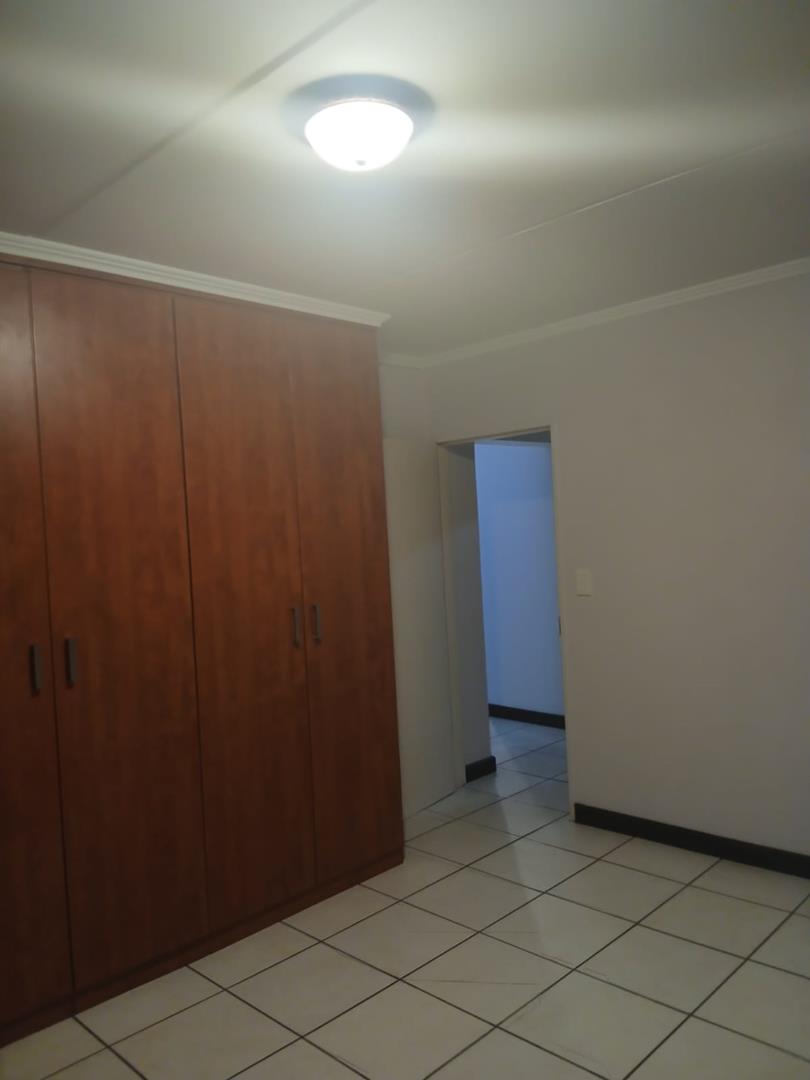 2 Bedroom Property for Sale in Sunninghill Gauteng