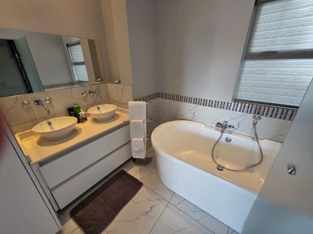 2 Bedroom Property for Sale in Sandhurst Gauteng