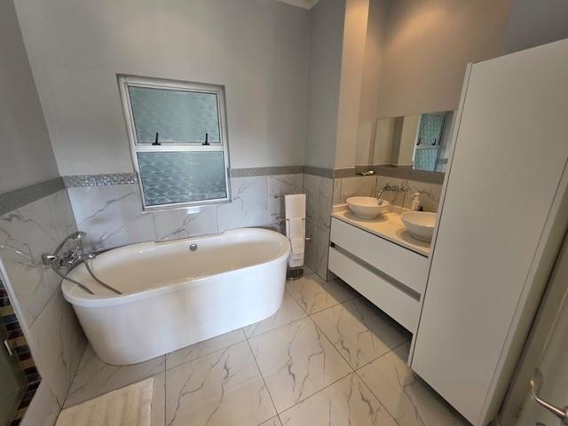2 Bedroom Property for Sale in Sandhurst Gauteng