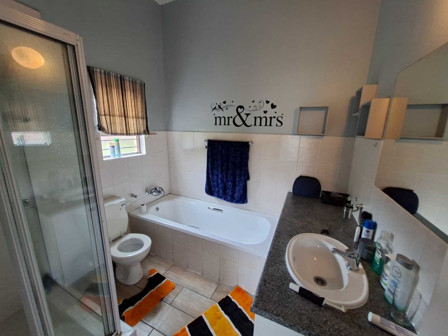 2 Bedroom Property for Sale in North Riding Gauteng
