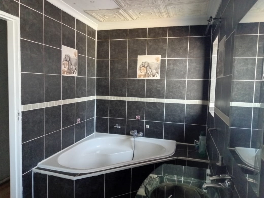6 Bedroom Property for Sale in Alberton Gauteng