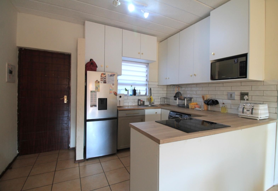 1 Bedroom Property for Sale in Magaliessig Gauteng