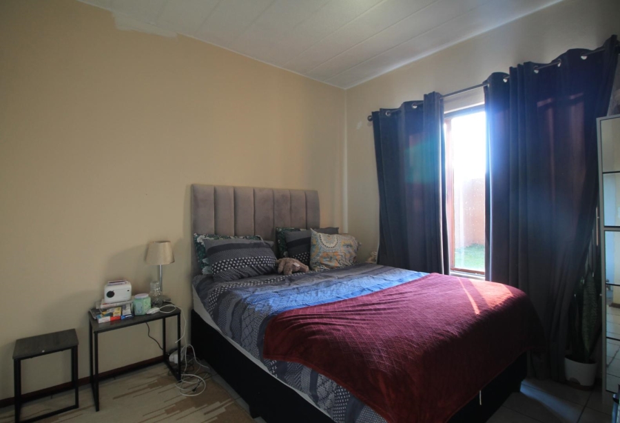 1 Bedroom Property for Sale in Magaliessig Gauteng