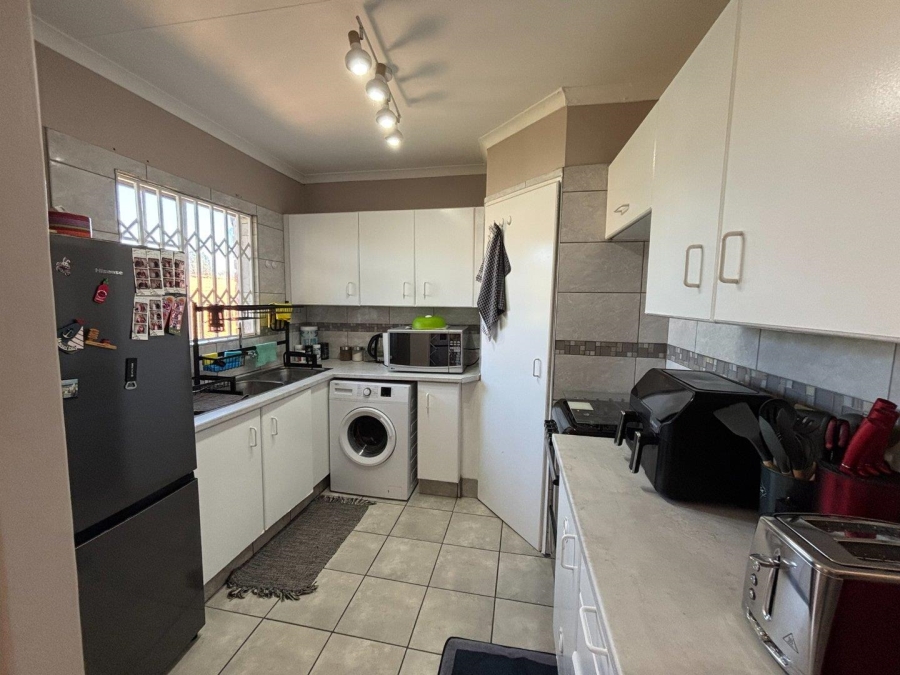 2 Bedroom Property for Sale in Erasmuskloof Gauteng