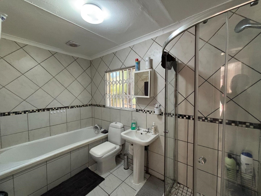 2 Bedroom Property for Sale in Erasmuskloof Gauteng