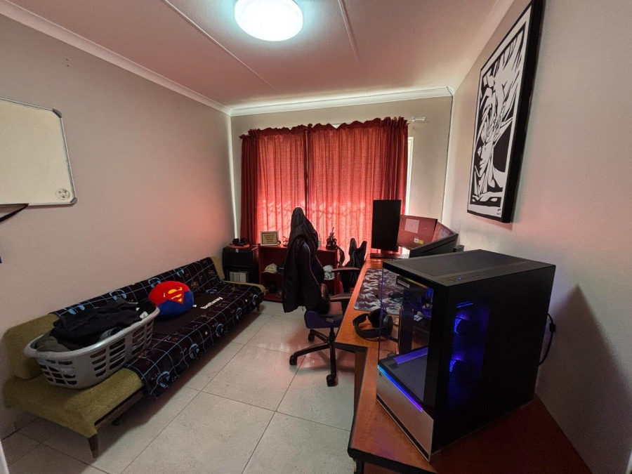 2 Bedroom Property for Sale in Erasmuskloof Gauteng