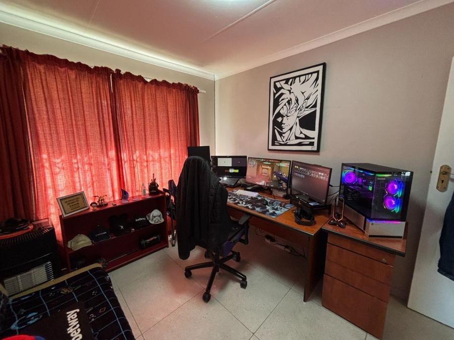 2 Bedroom Property for Sale in Erasmuskloof Gauteng