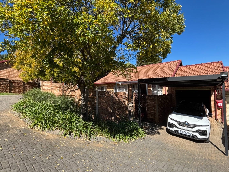 2 Bedroom Property for Sale in Erasmuskloof Gauteng