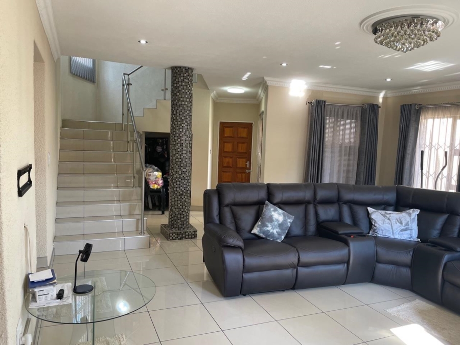 4 Bedroom Property for Sale in Bloubosrand Gauteng