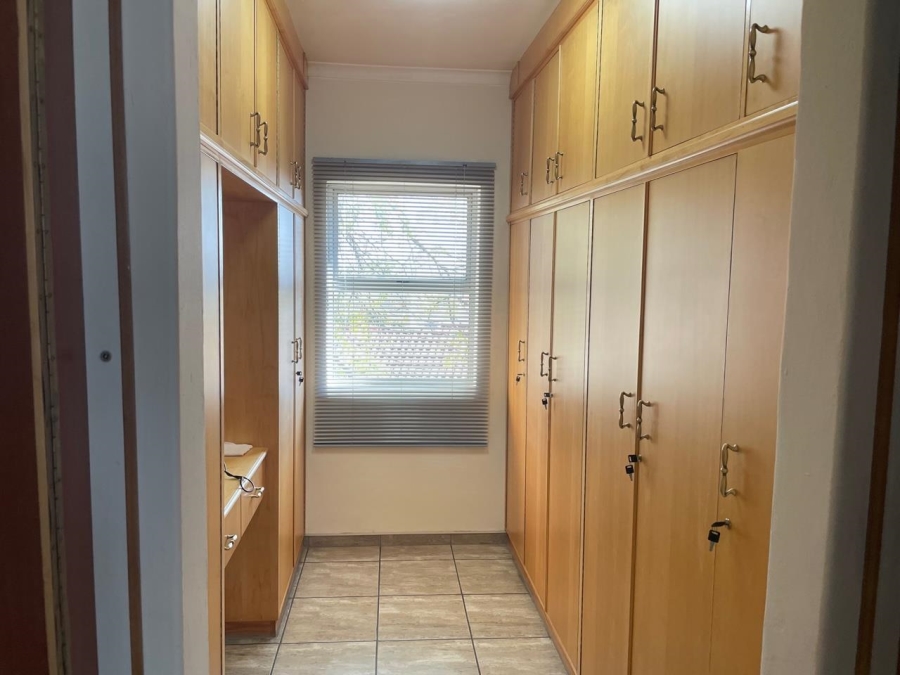 4 Bedroom Property for Sale in Bloubosrand Gauteng