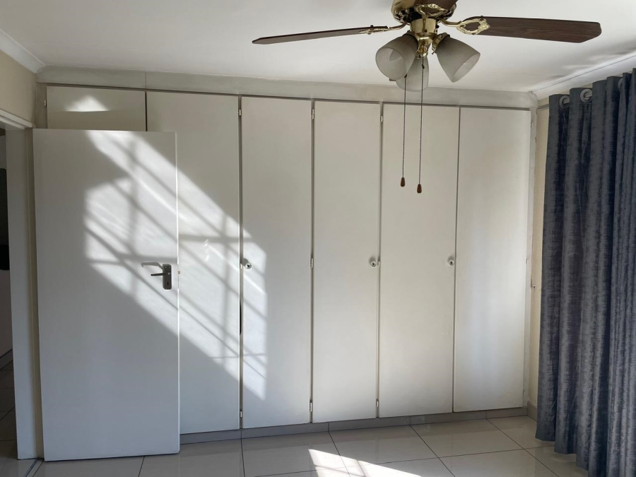 4 Bedroom Property for Sale in Bloubosrand Gauteng