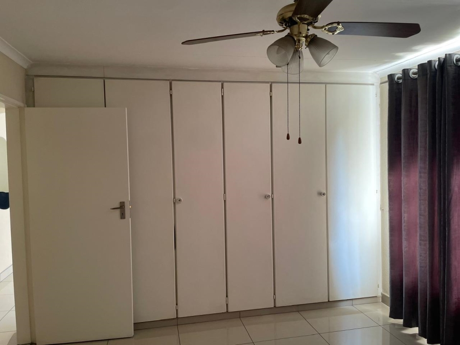 4 Bedroom Property for Sale in Bloubosrand Gauteng