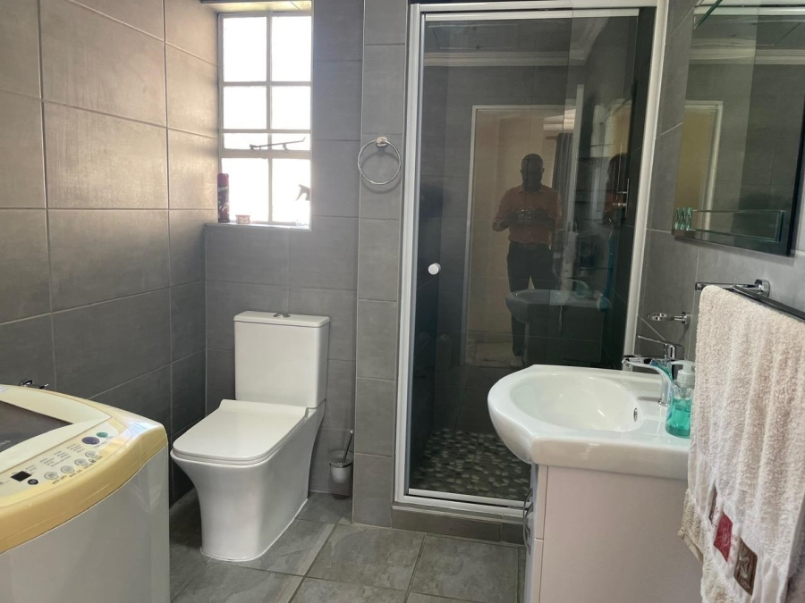 4 Bedroom Property for Sale in Bloubosrand Gauteng