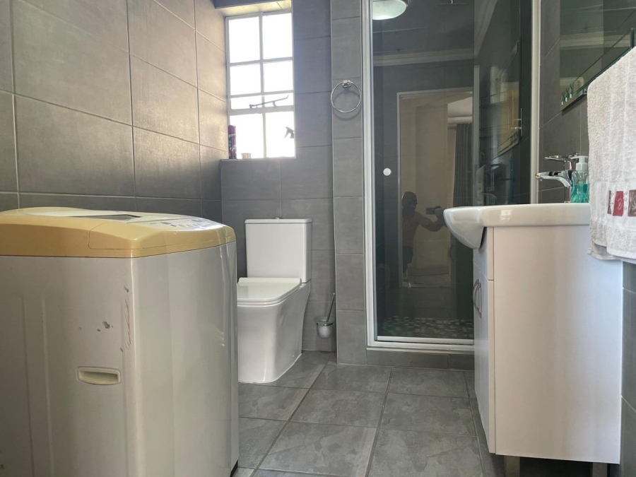4 Bedroom Property for Sale in Bloubosrand Gauteng