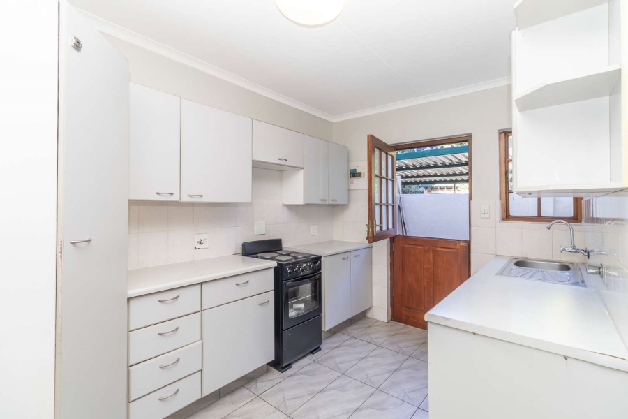 To Let 2 Bedroom Property for Rent in Weltevreden Park Gauteng
