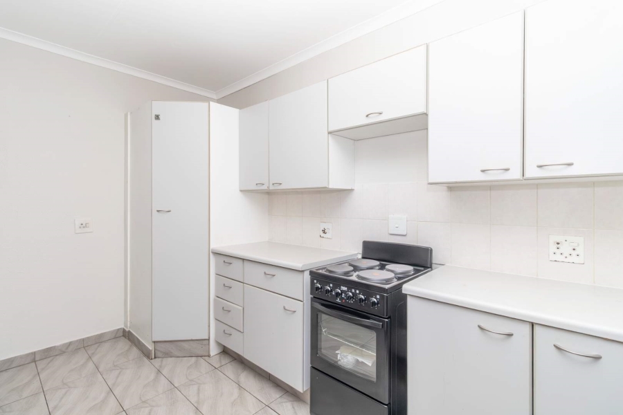 To Let 2 Bedroom Property for Rent in Weltevreden Park Gauteng
