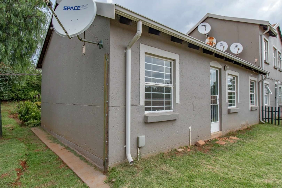 To Let 3 Bedroom Property for Rent in Weltevreden Park Gauteng