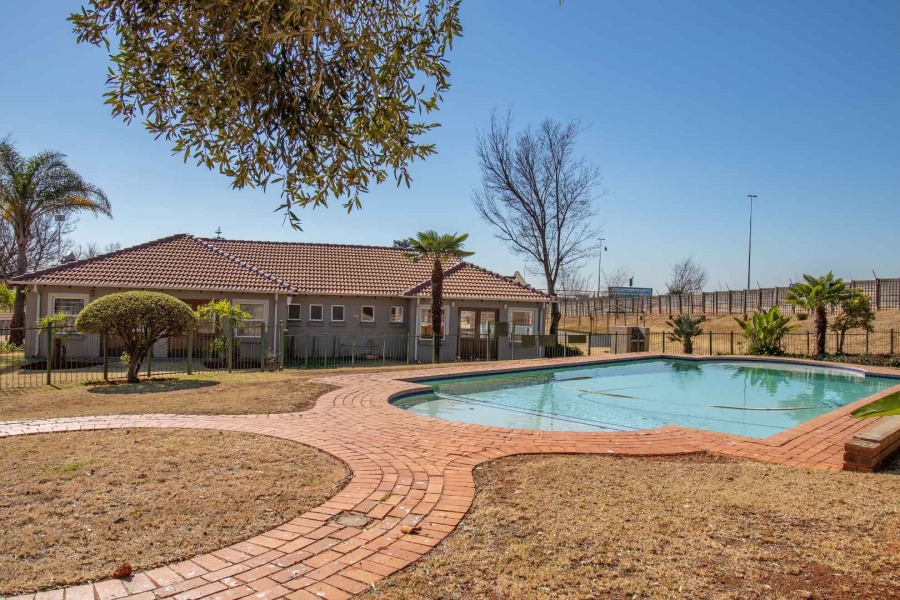 To Let 3 Bedroom Property for Rent in Weltevreden Park Gauteng