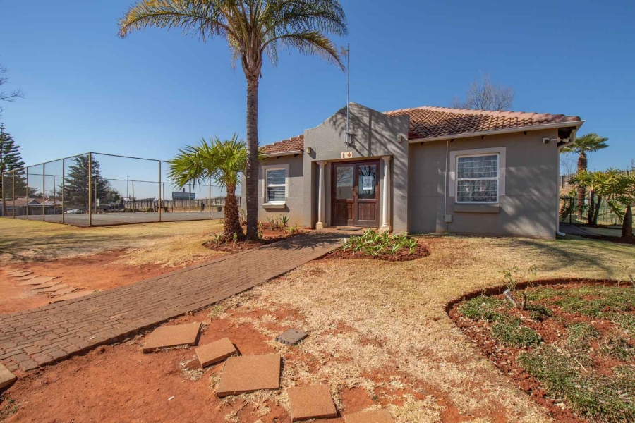 To Let 3 Bedroom Property for Rent in Weltevreden Park Gauteng