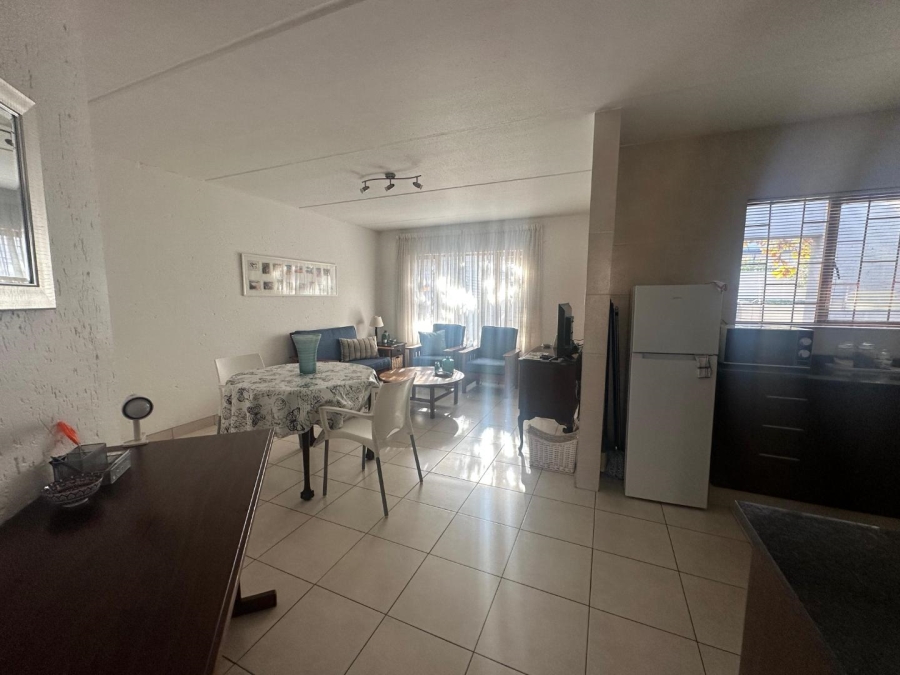 To Let 3 Bedroom Property for Rent in Sandhurst Gauteng