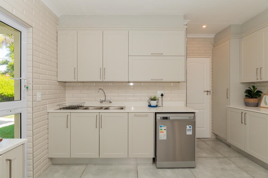 4 Bedroom Property for Sale in Van Riebeeck Park Gauteng