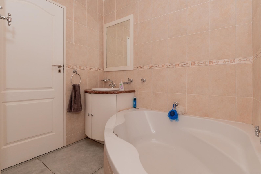 4 Bedroom Property for Sale in Van Riebeeck Park Gauteng