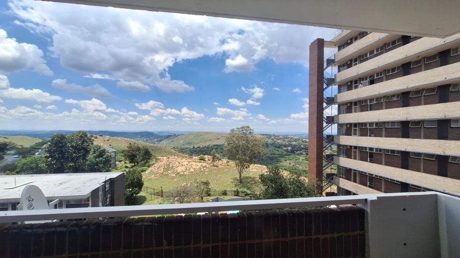 To Let 2 Bedroom Property for Rent in Constantia Kloof Gauteng