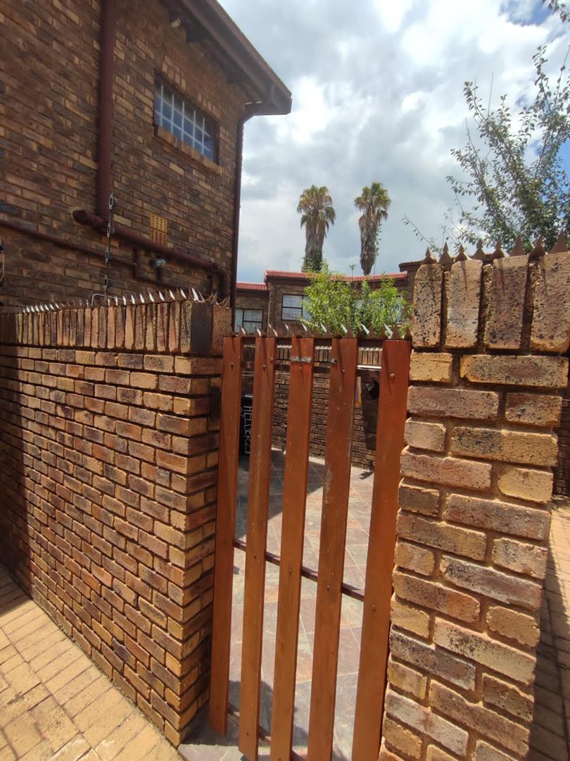 2 Bedroom Property for Sale in Northcliff Ext 20 Gauteng