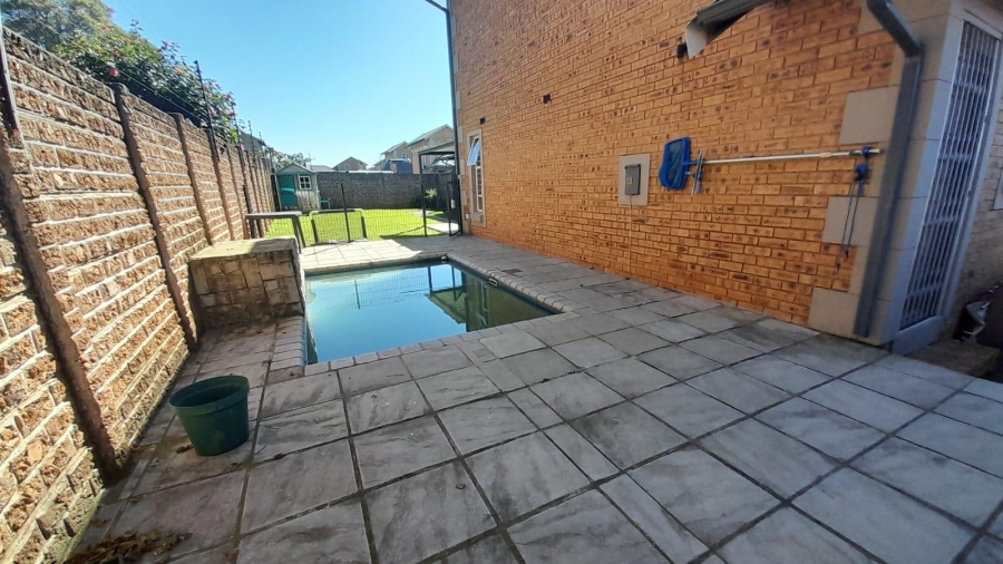 3 Bedroom Property for Sale in Birchleigh Gauteng