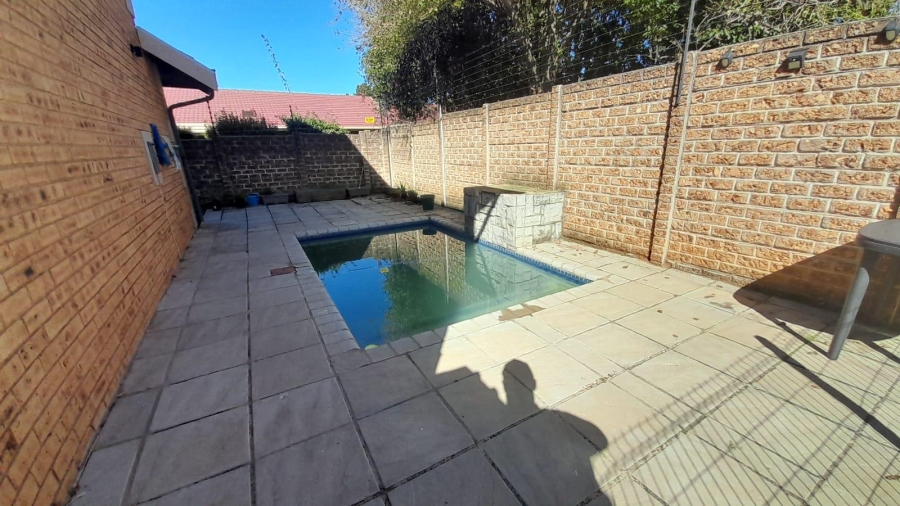 3 Bedroom Property for Sale in Birchleigh Gauteng