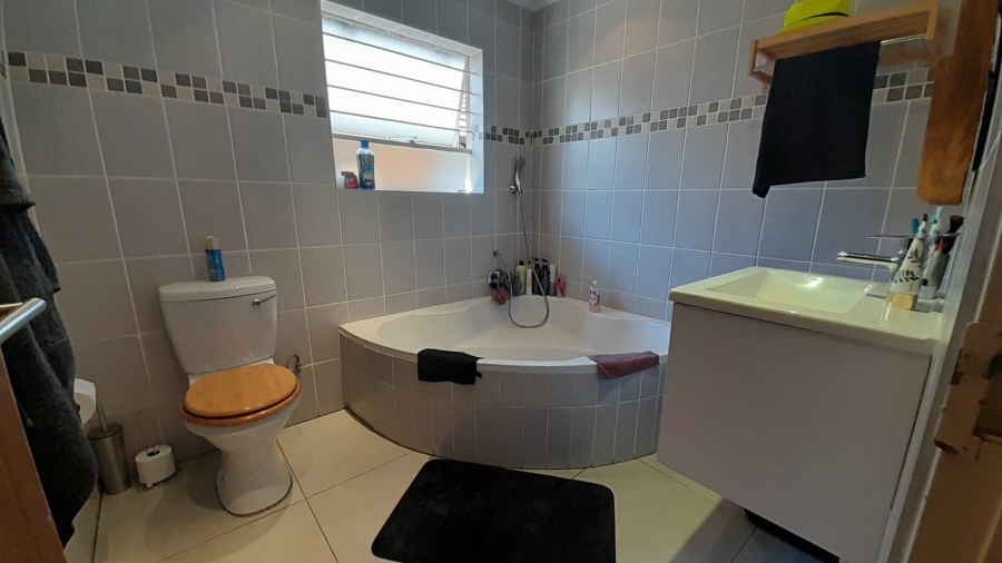 3 Bedroom Property for Sale in Birchleigh Gauteng