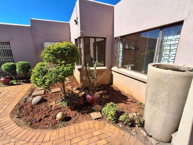 To Let 5 Bedroom Property for Rent in Van Riebeeck Park Gauteng
