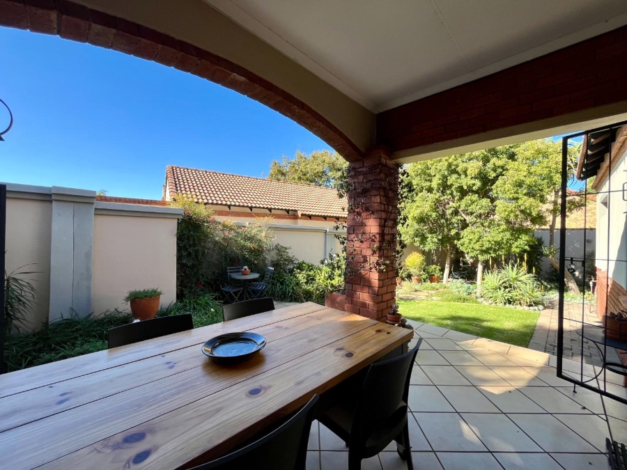 2 Bedroom Property for Sale in Faerie Glen Gauteng