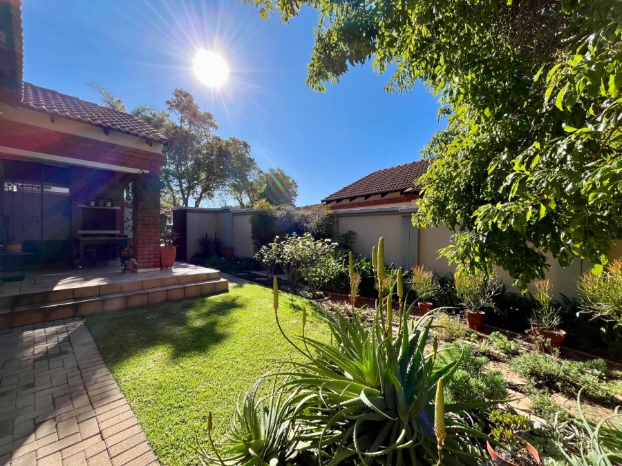 2 Bedroom Property for Sale in Faerie Glen Gauteng