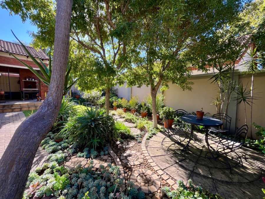 2 Bedroom Property for Sale in Faerie Glen Gauteng