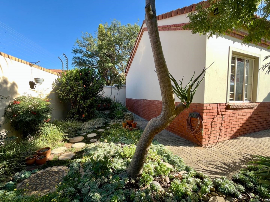 2 Bedroom Property for Sale in Faerie Glen Gauteng