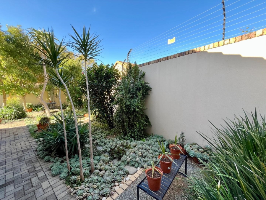 2 Bedroom Property for Sale in Faerie Glen Gauteng
