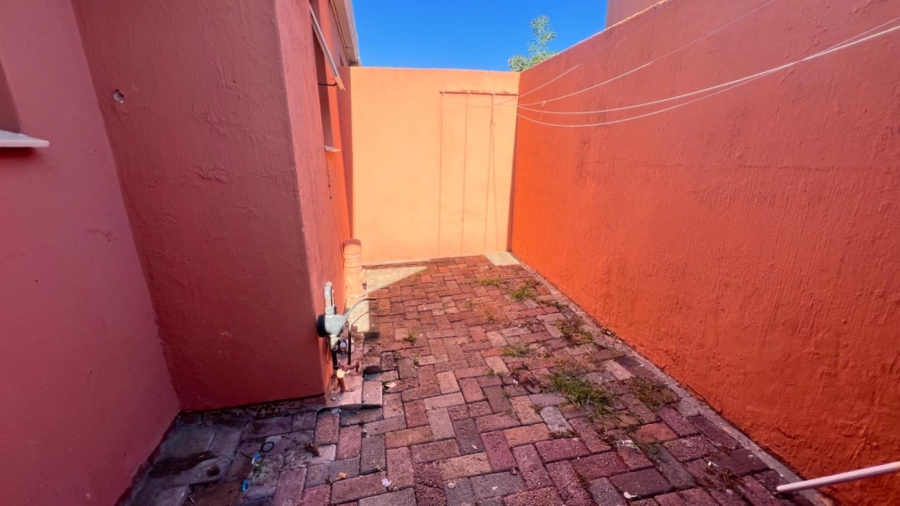 To Let 2 Bedroom Property for Rent in Alan Manor Gauteng
