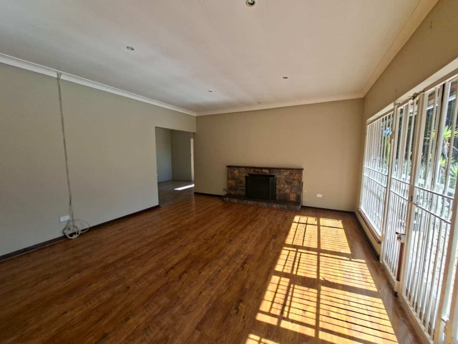 To Let 4 Bedroom Property for Rent in Buccleuch Gauteng