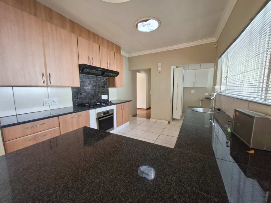 To Let 4 Bedroom Property for Rent in Buccleuch Gauteng