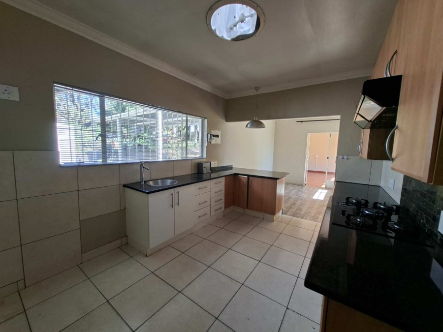 To Let 4 Bedroom Property for Rent in Buccleuch Gauteng