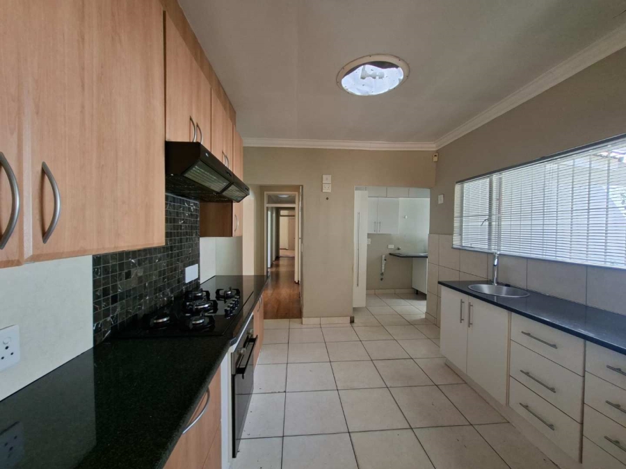 To Let 4 Bedroom Property for Rent in Buccleuch Gauteng