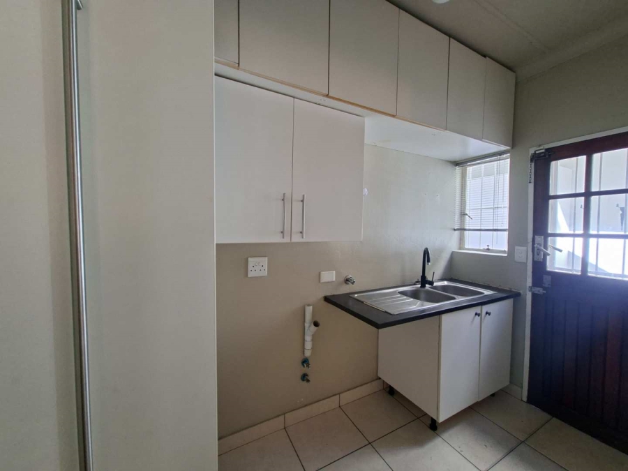 To Let 4 Bedroom Property for Rent in Buccleuch Gauteng