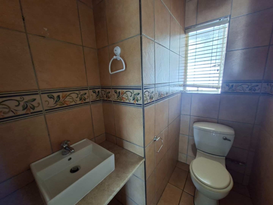 To Let 4 Bedroom Property for Rent in Buccleuch Gauteng