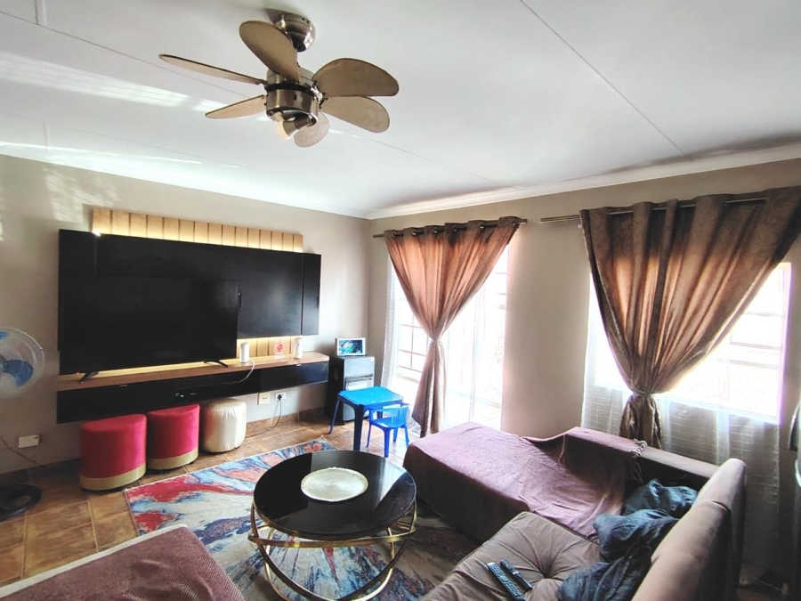 2 Bedroom Property for Sale in Die Hoewes Gauteng