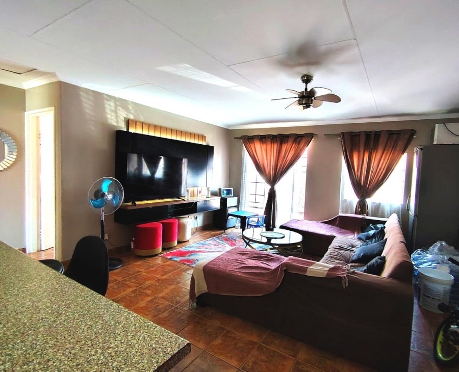 2 Bedroom Property for Sale in Die Hoewes Gauteng