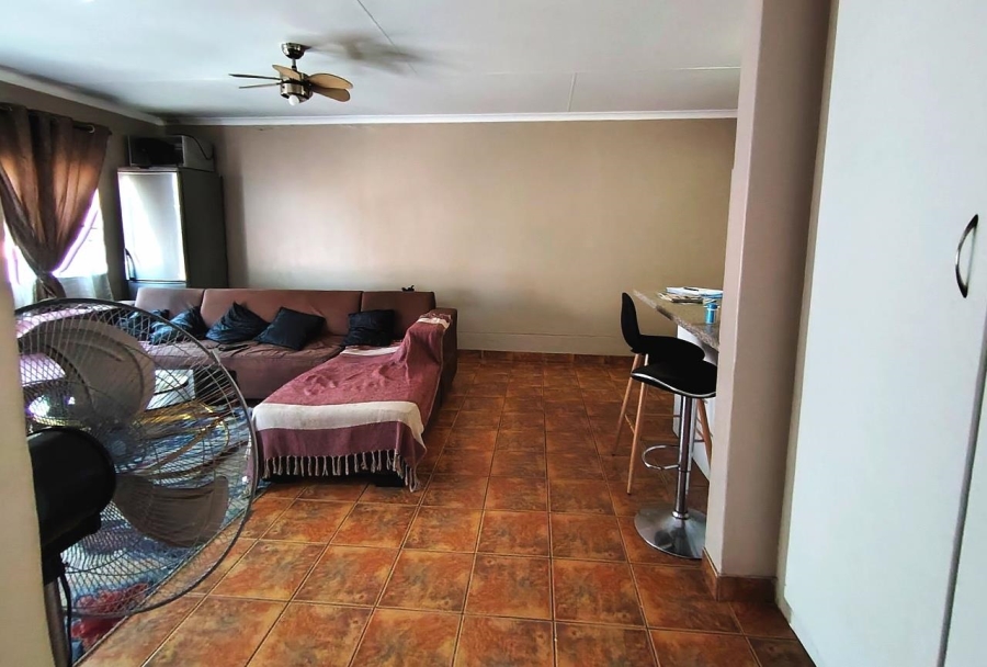 2 Bedroom Property for Sale in Die Hoewes Gauteng
